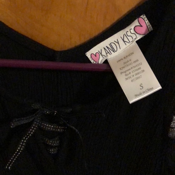 Cold shoulder Top - Picture 4 of 5